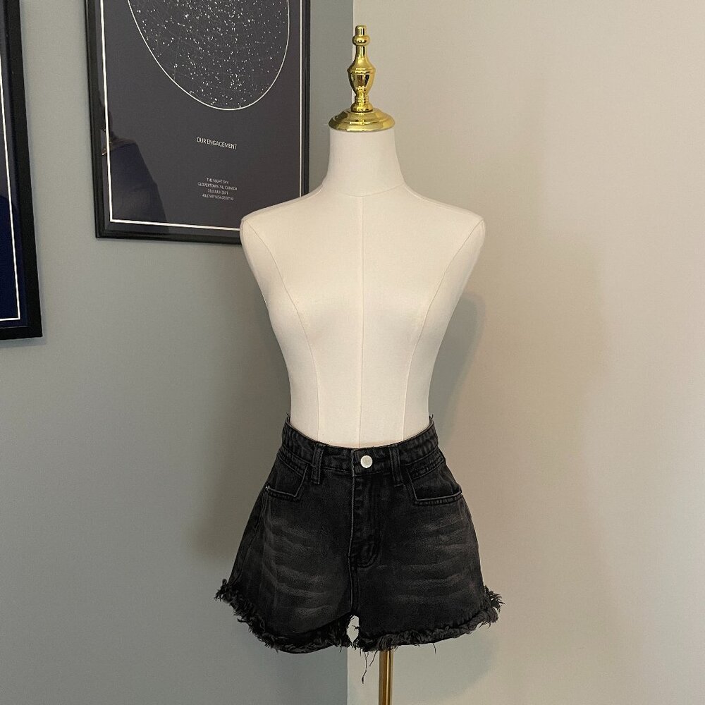 ✨3/$20✨ Vintage-Inspired Black High-Waisted Cutoff Denim Shorts
